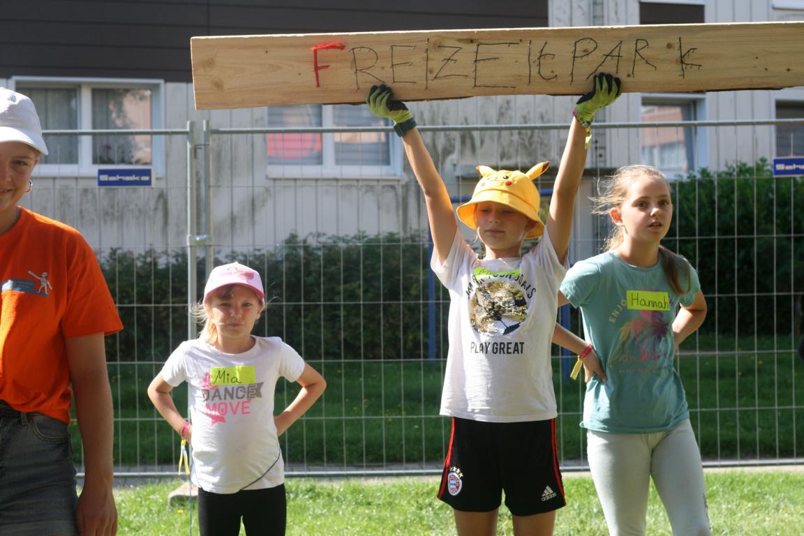Kinder bauen ihre Stadt der Zukunft- Tag 3 Bauspiel-Woche im Dreke-Ring